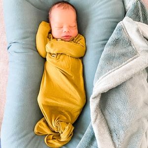 LouLou & Co “Teagan” Knotted Gown - 0-3 Months 💛